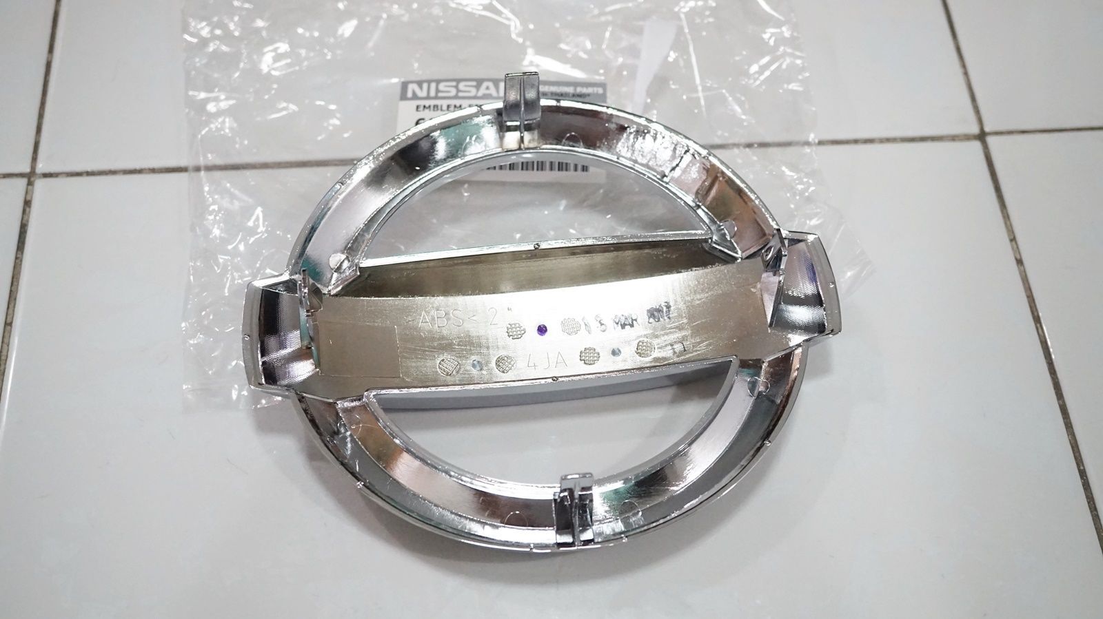 OEM FRONT GRILLE CHROME LOGO EMBLEM FOR NAVARA NP300 D23