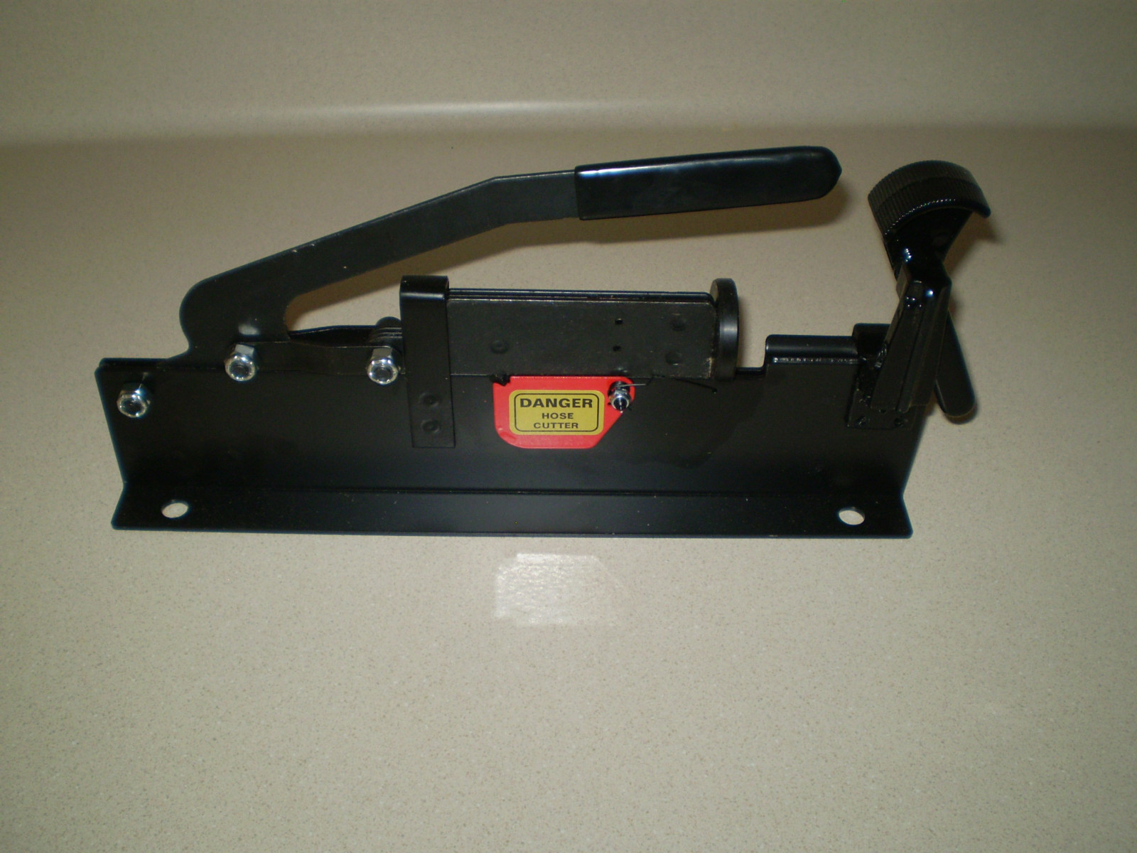 Push On / push lock-Hose assembly tool and hose cutter