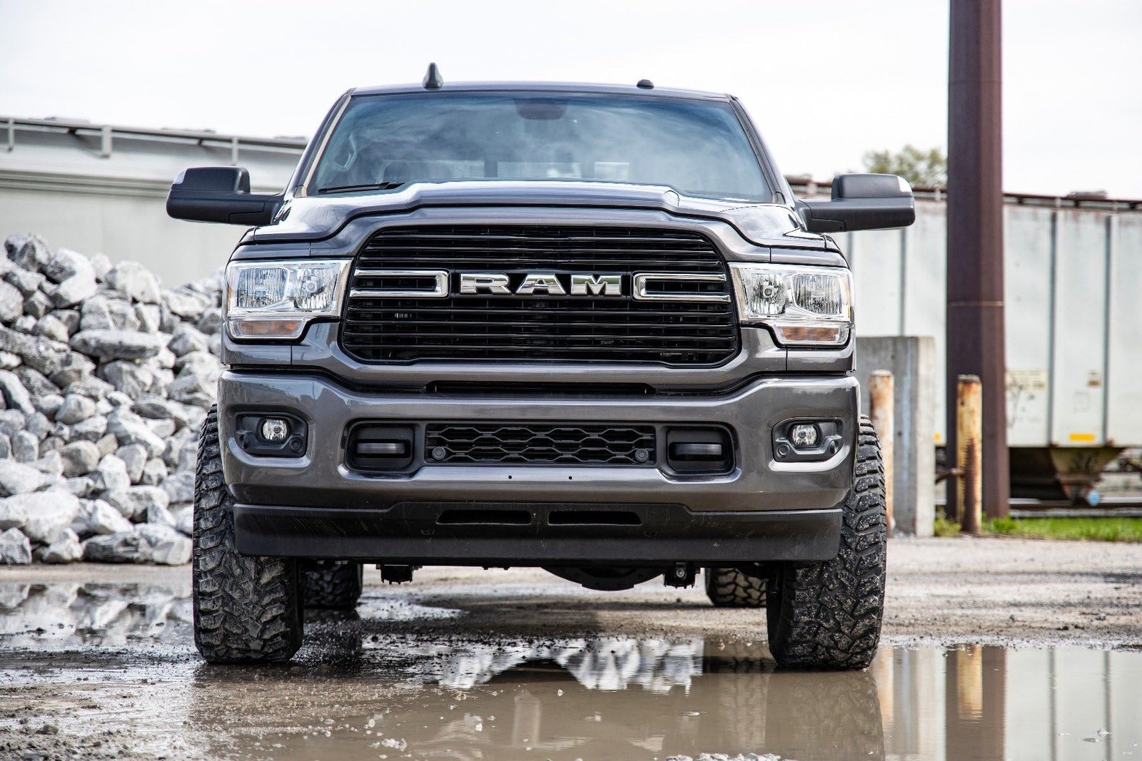 Rough Country 2.5″ Leveling Kit for 14-24 Ram 2500 | | N3 Shocks, Black