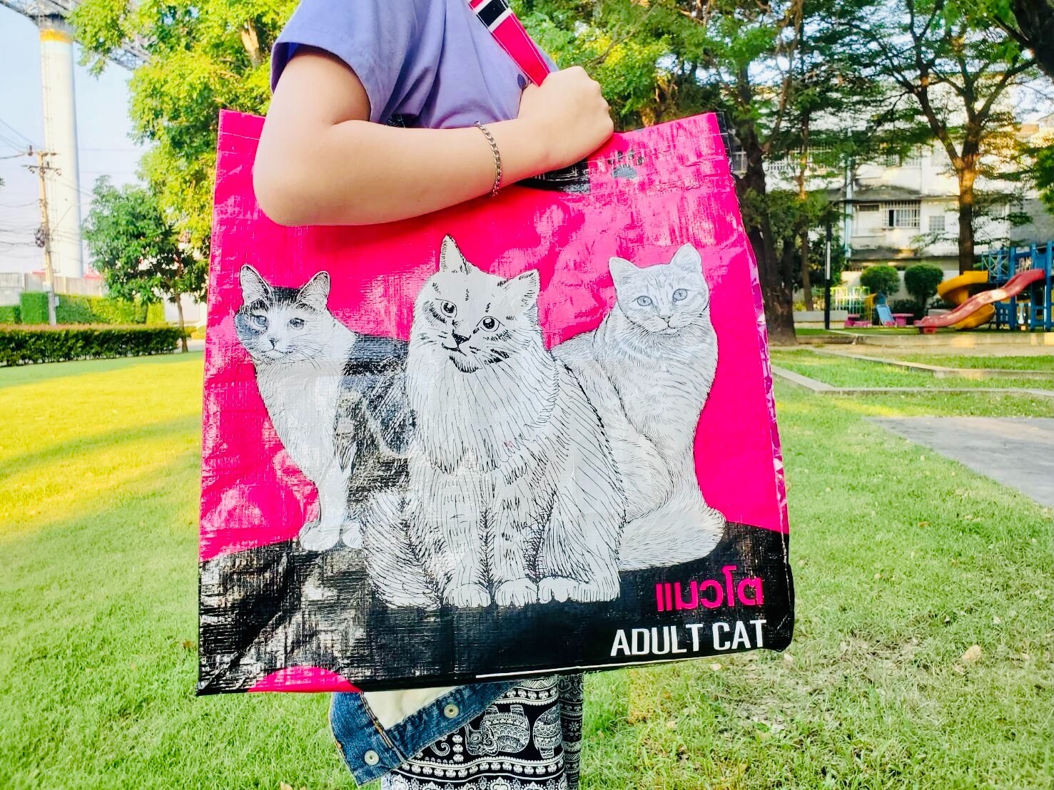Shopping Bag made from Reusable animal feed bags Durable, beautiful reduce waste