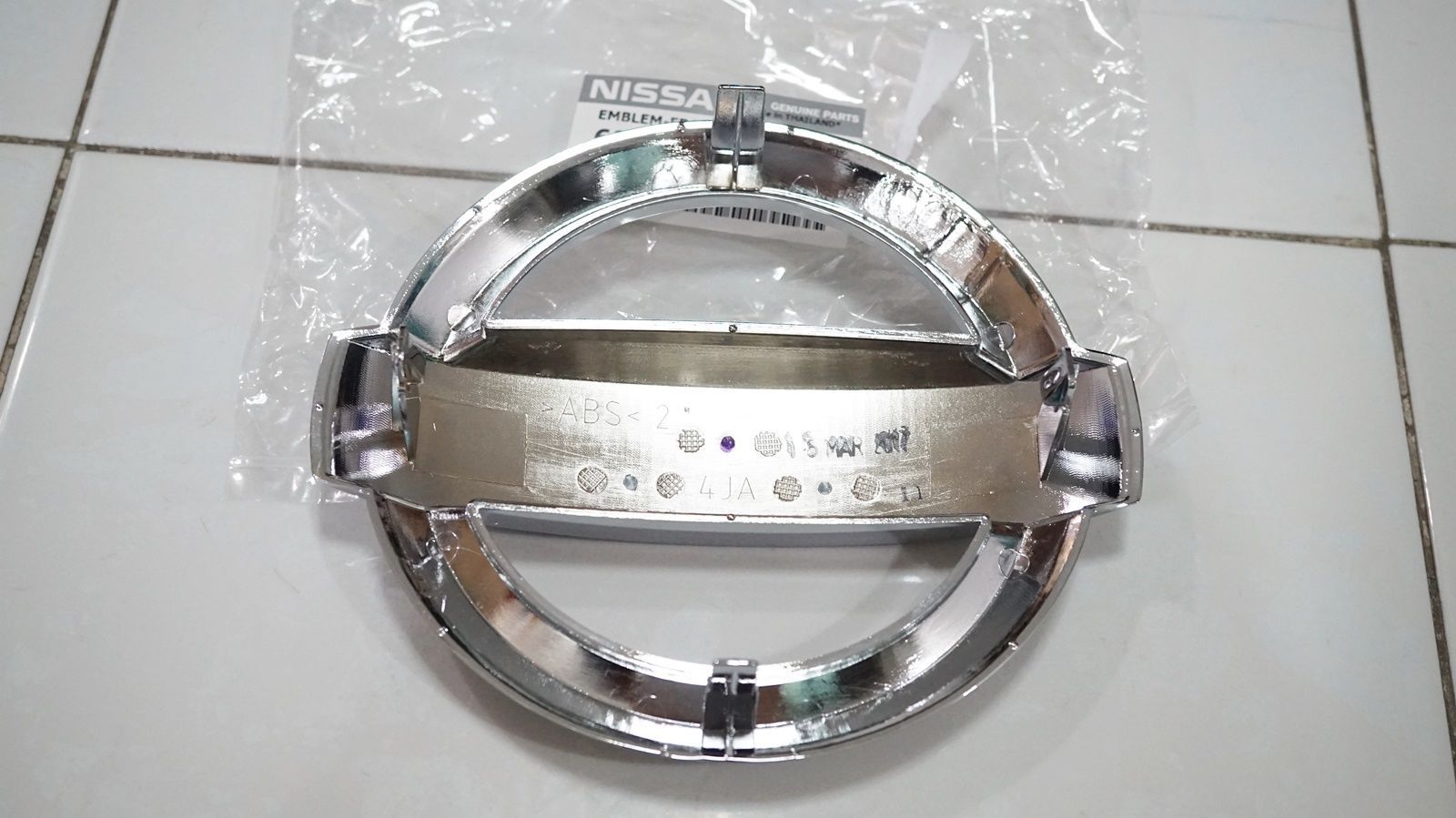 OEM FRONT GRILLE CHROME LOGO EMBLEM FOR NAVARA NP300 D23