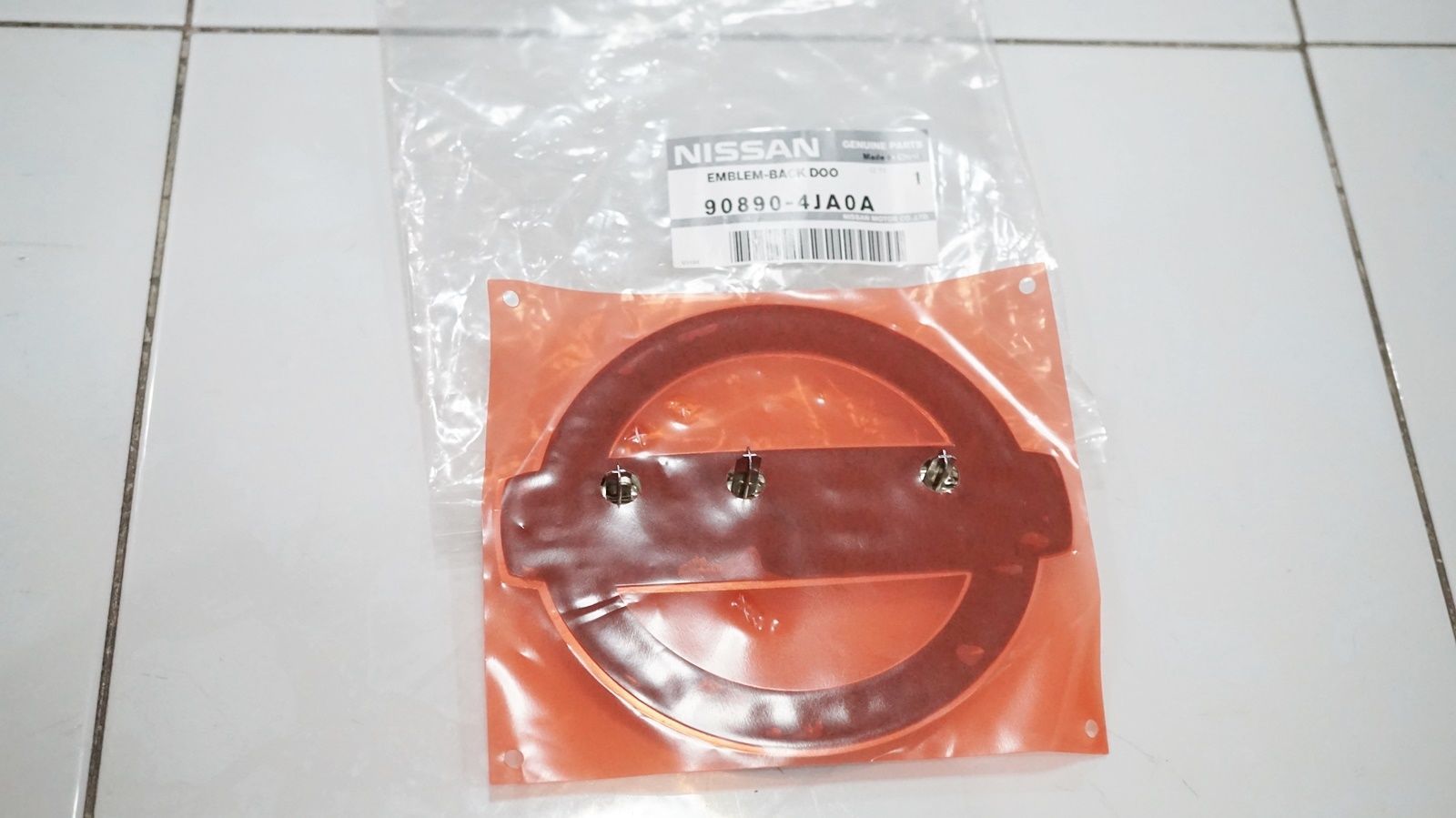 NAVARA NP300 D23 TAIL GATE CHROME LOGO EMBLEM GENUINE