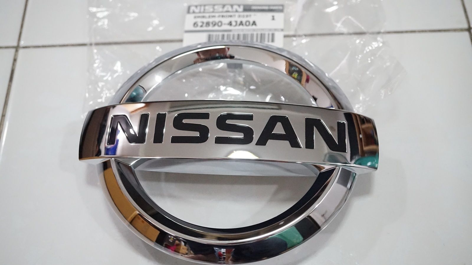 OEM FRONT GRILLE CHROME LOGO EMBLEM FOR NAVARA NP300 D23