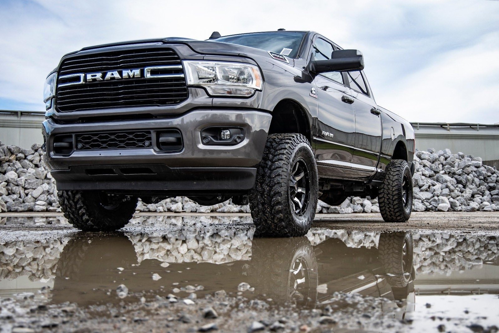 Rough Country 2.5″ Leveling Kit for 14-24 Ram 2500 | | N3 Shocks, Black