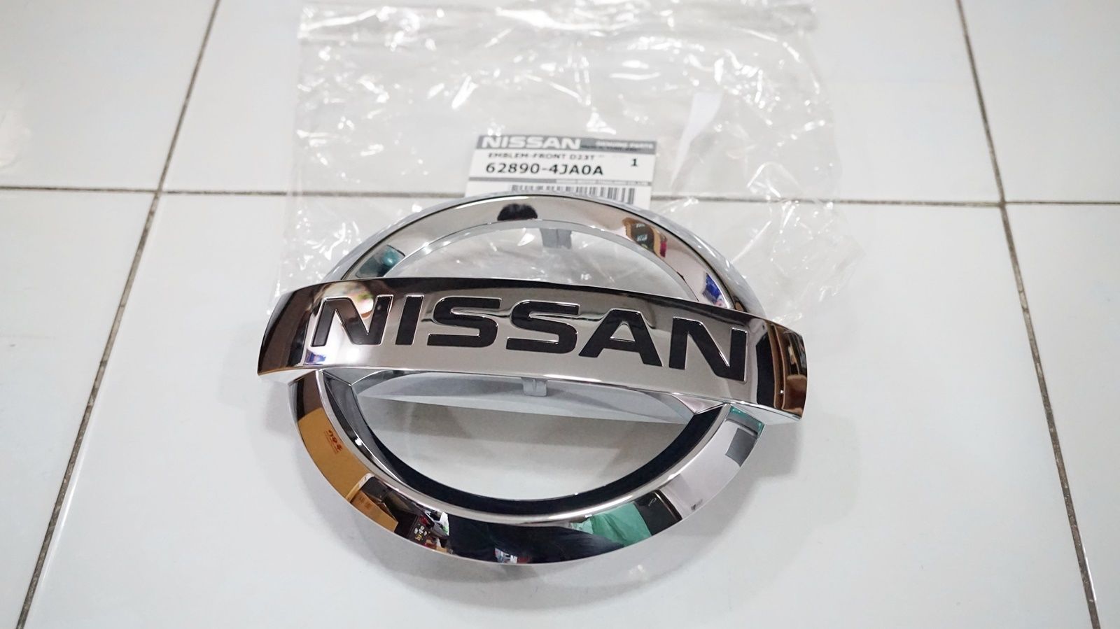 OEM FRONT GRILLE CHROME LOGO EMBLEM FOR NAVARA NP300 D23