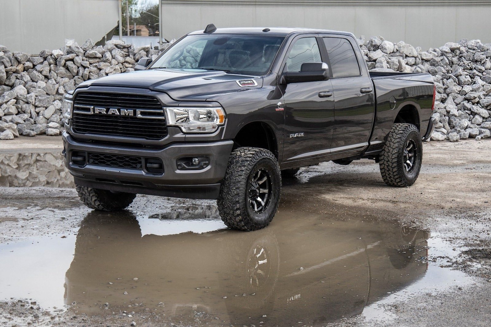 Rough Country 2.5″ Leveling Kit for 14-24 Ram 2500 | | N3 Shocks, Black